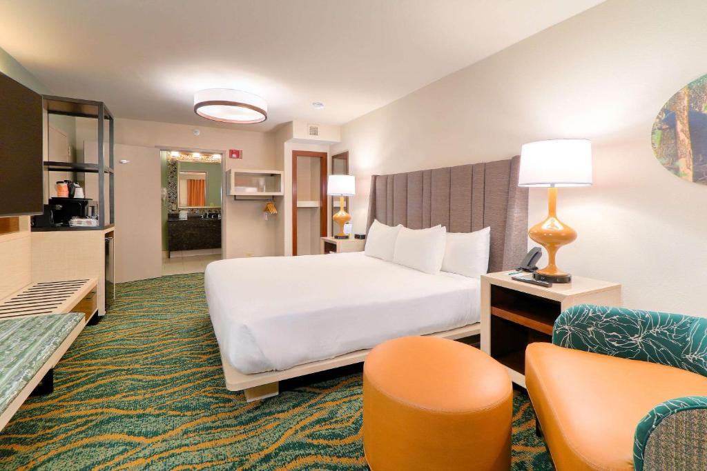 a hotel room with a bed and a couch at Quality Inn Near the Island Pigeon Forge in Pigeon Forge