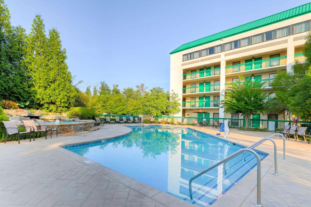 a large swimming pool in front of a building at Quality Inn Near the Island Pigeon Forge in Pigeon Forge
