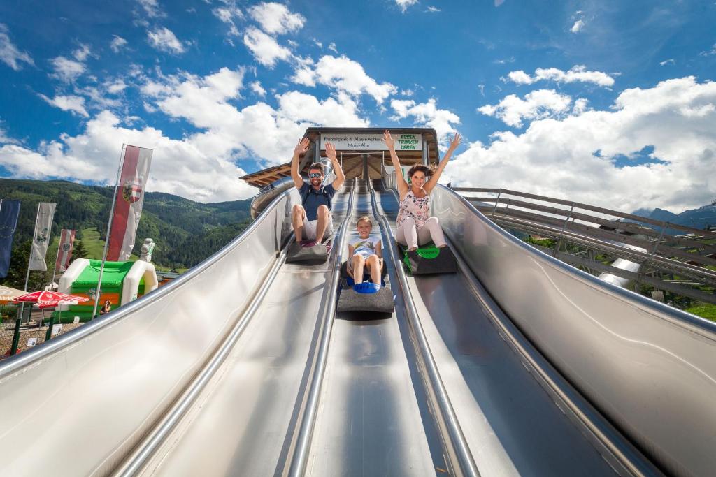 Hosté ubytování Hotel Gasthof Kröll - inkl Nationalpark-Karte, 1 x Grossglockner Hochalpenstraße kostenlos, verschiedene Bergbahnen kostenlos, Badesee kostenlos, Bus & Zug kostenlos, regionale Küche