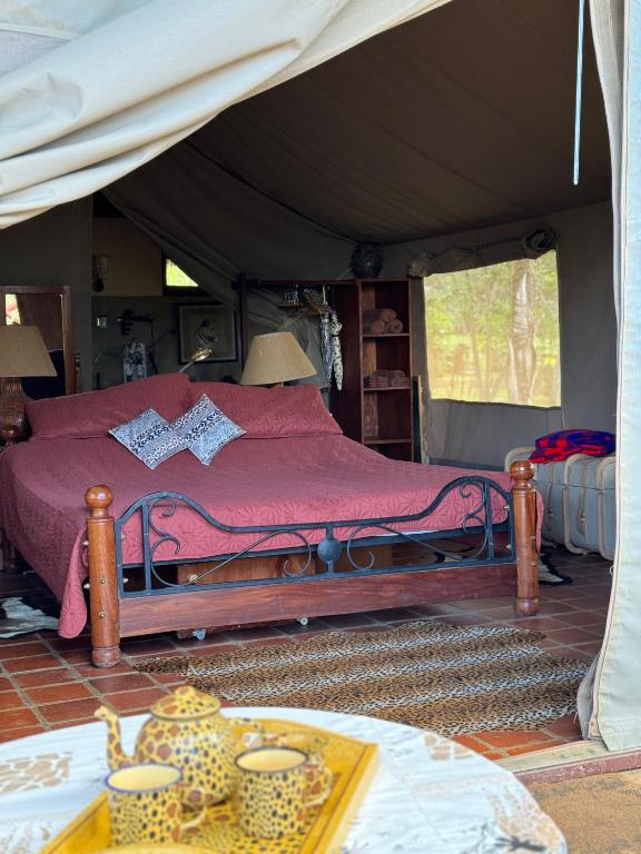 Postel nebo postele na pokoji v ubytování Buffalo's Rest Greenpark-Naivasha