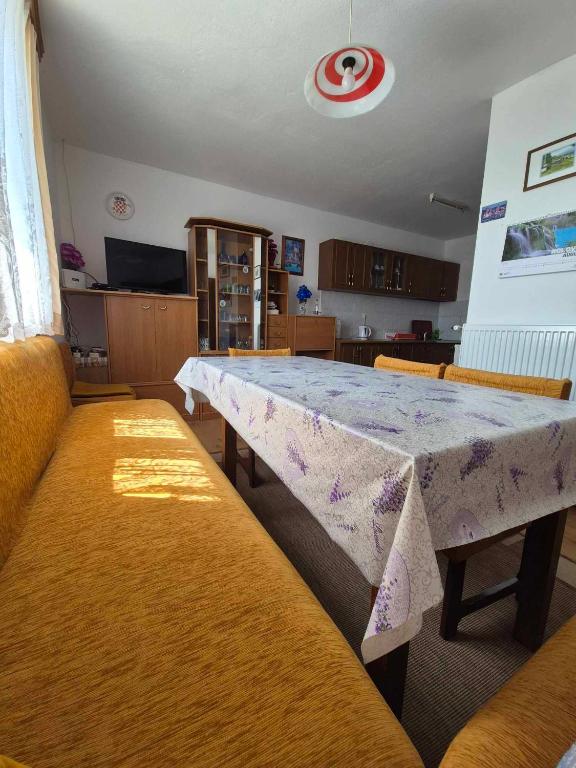 TV a/nebo společenská místnost v ubytování Guesthouse Milka