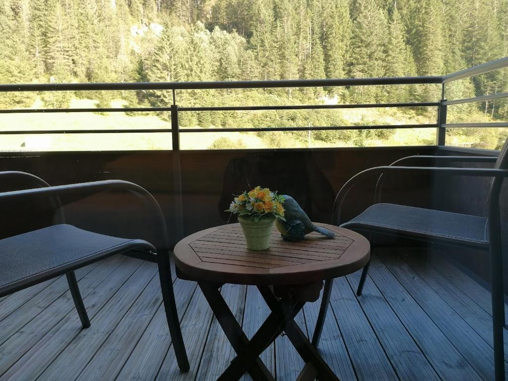A balcony or terrace at Alps Tux