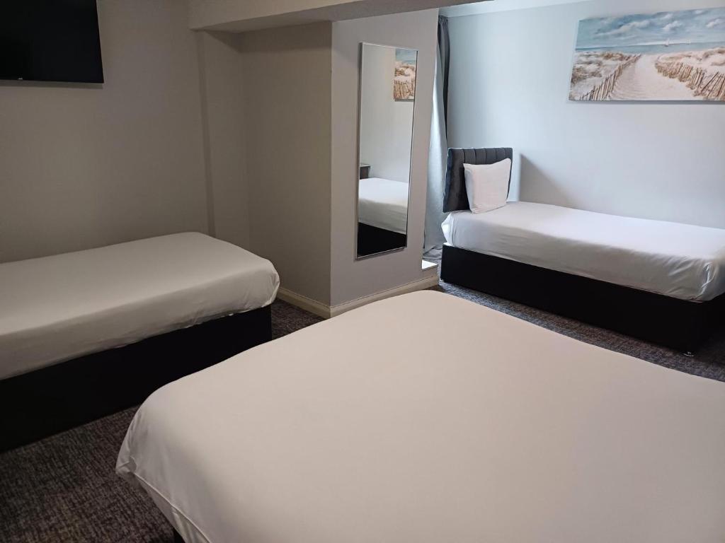 Kings Park Hotel - Quadruple Room