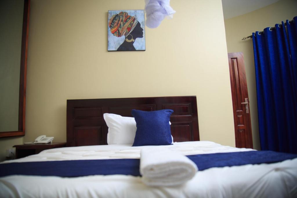 Postel nebo postele na pokoji v ubytování Nesa Resort Kampala