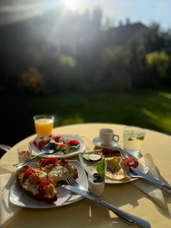 Jídlo v hotelu nebo okolí