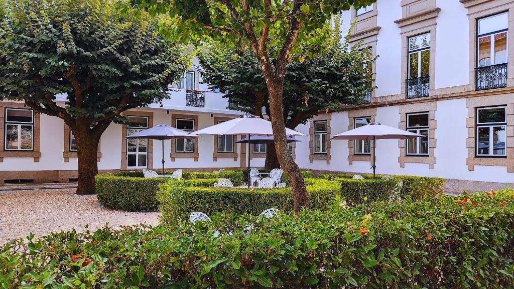 Um jardim no exterior de Grande Hotel das Caldas da Felgueira