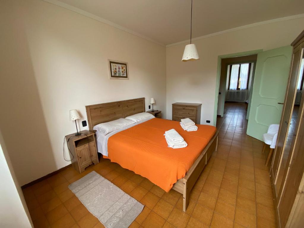 Ένα ή περισσότερα κρεβάτια σε δωμάτιο στο AGRITURISMO Cascina Bissiniga