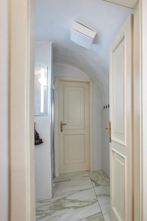 Lazenska N4 Residence - One-Bedroom Apartment