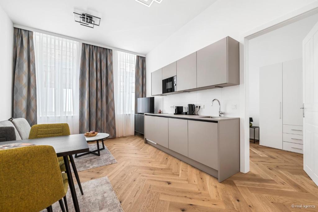 easy flat Hernals - 19