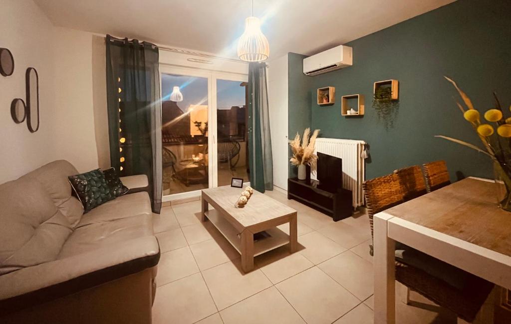 Χώρος καθιστικού στο L'AMOUREUX DE NIMES : P3 + parking privé