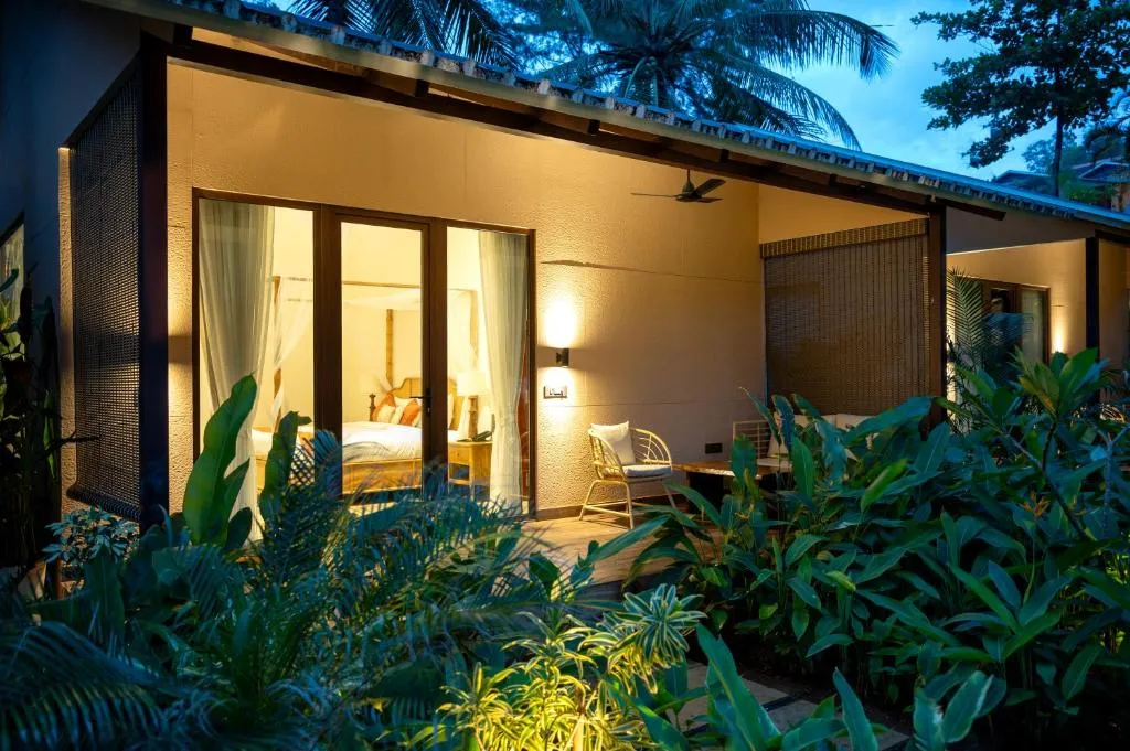 Luxury Beach Cottage with Garden View