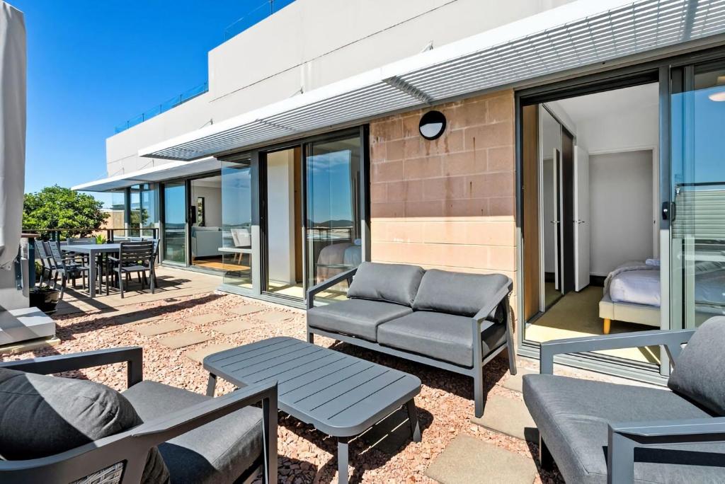 Posezení v ubytování Sea View Retreat Ocean Views Pool Spa