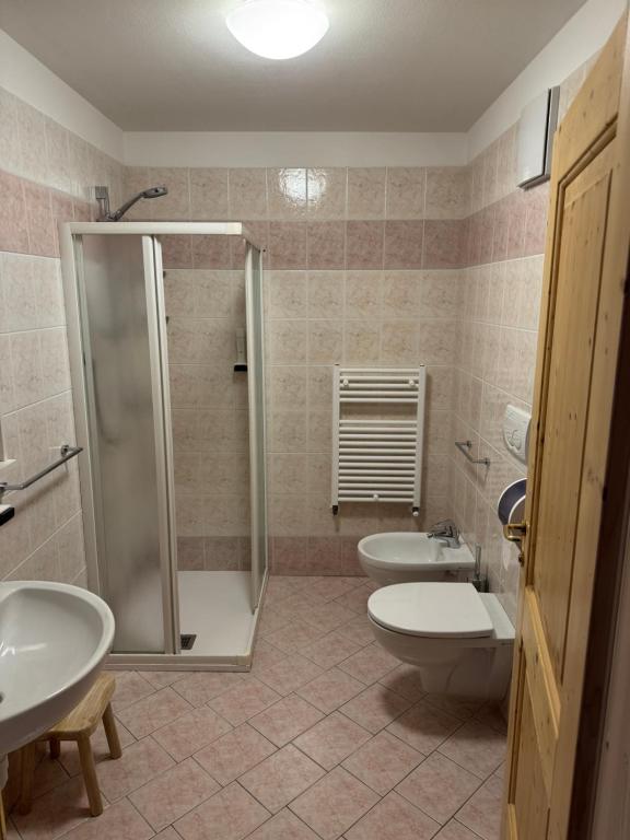 Ski Lodge Pampeago - Habitación Doble De Lujo Con Cama Extra