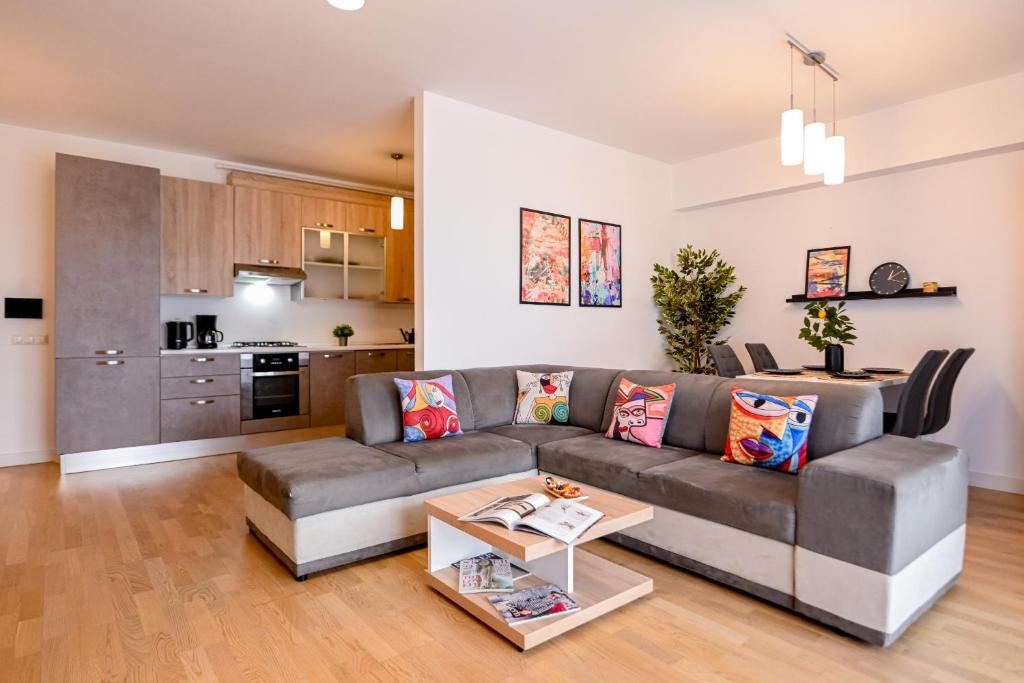 a living room with a couch and a table at Amazing Stay - Modern 1BR with Balcony in Aviatiei in Herăstrău