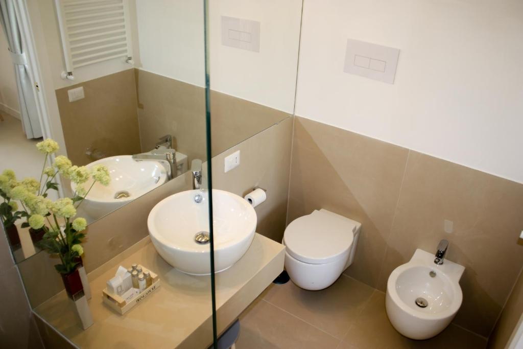 PETIT B&B - in centro a due passi dalla stazione e dai traghetti - 8