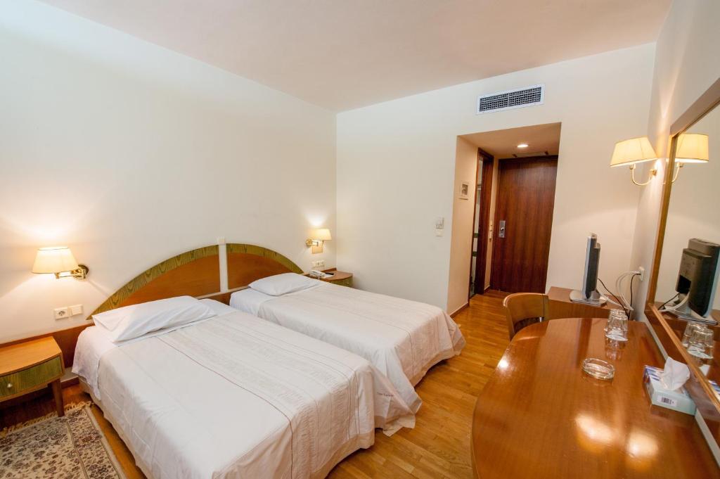 Postel nebo postele na pokoji v ubytování Fthia Hotel