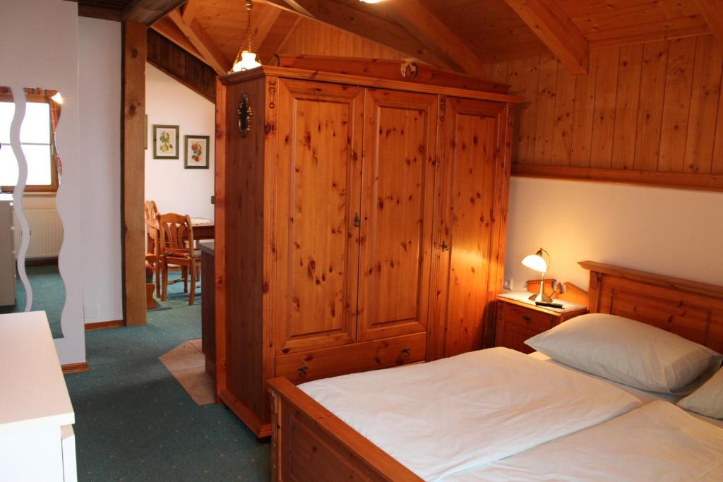 Een bed of bedden in een kamer bij Himmelbauer Apartments