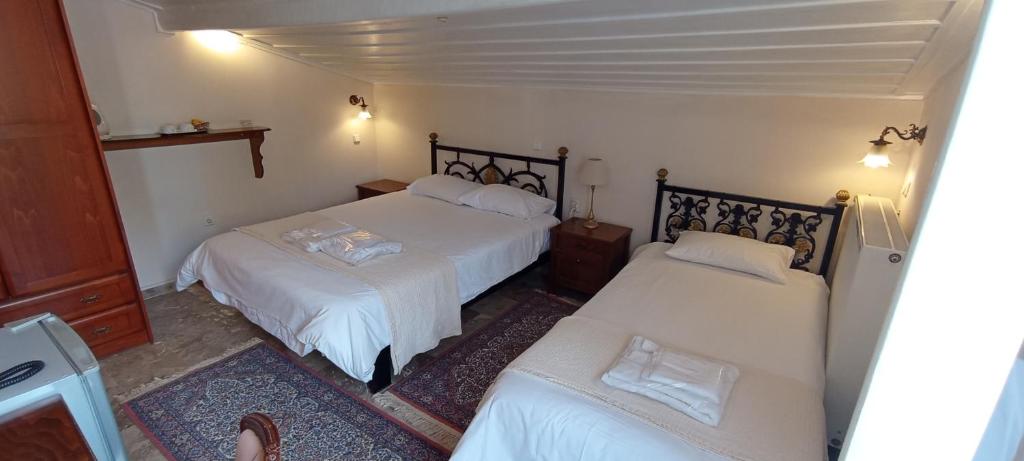Postel nebo postele na pokoji v ubytování Byron Traditional Hotel