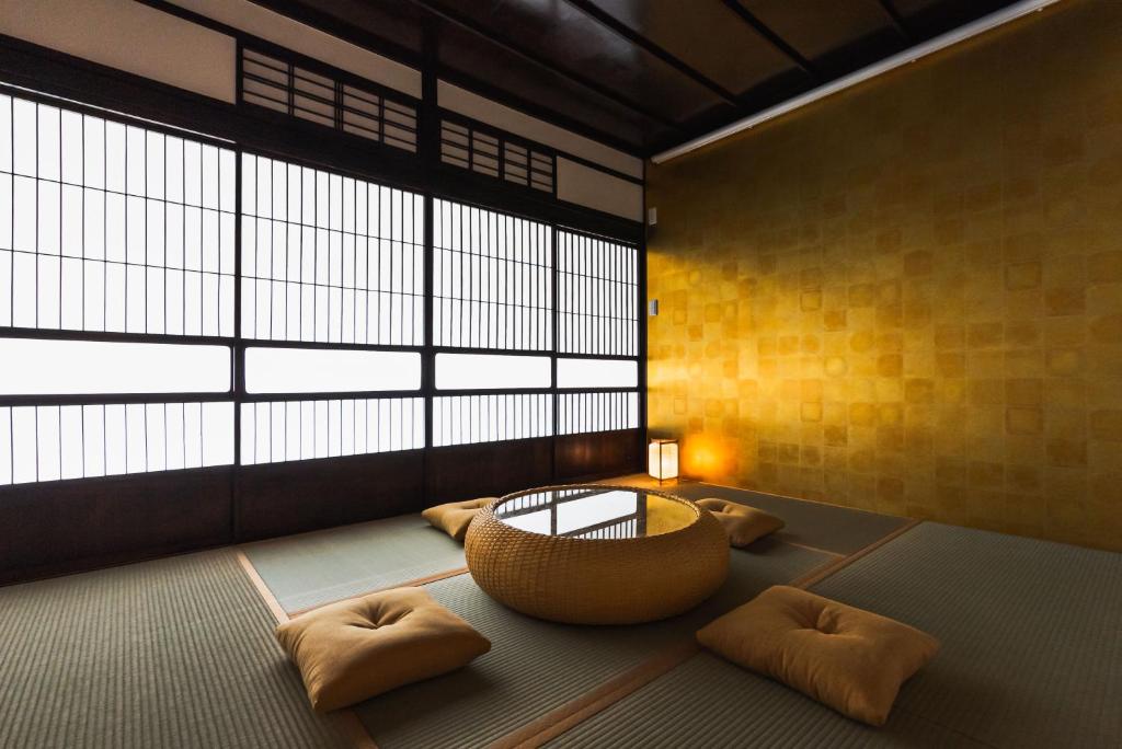 a room with pillows and a room with a large window at Villa Myoden in Ichikawa