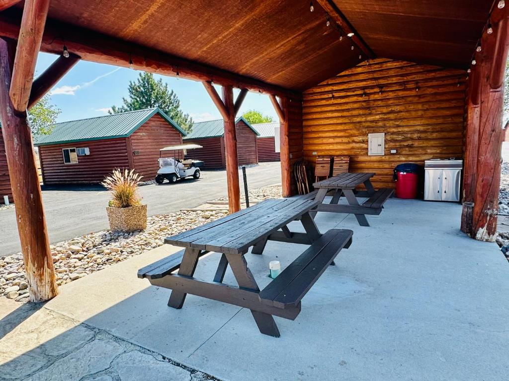 Badlands Frontier Cabins photo