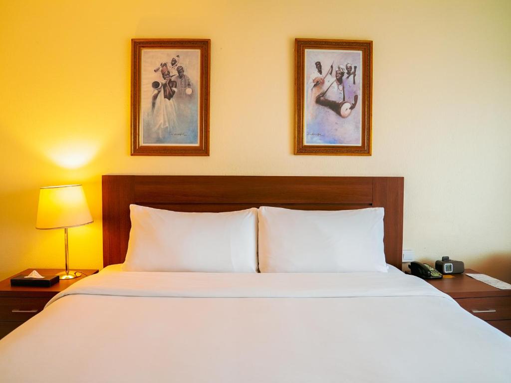 Postel nebo postele na pokoji v ubytování Abuja Continental Hotel