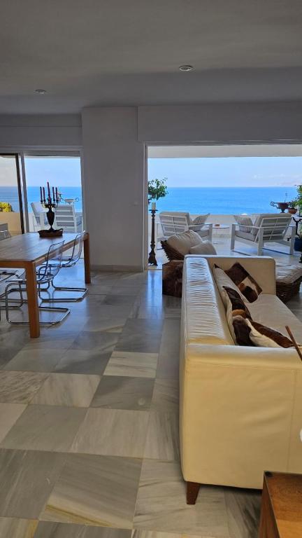 Posezení v ubytování La Herradura 3 bedroom apartment