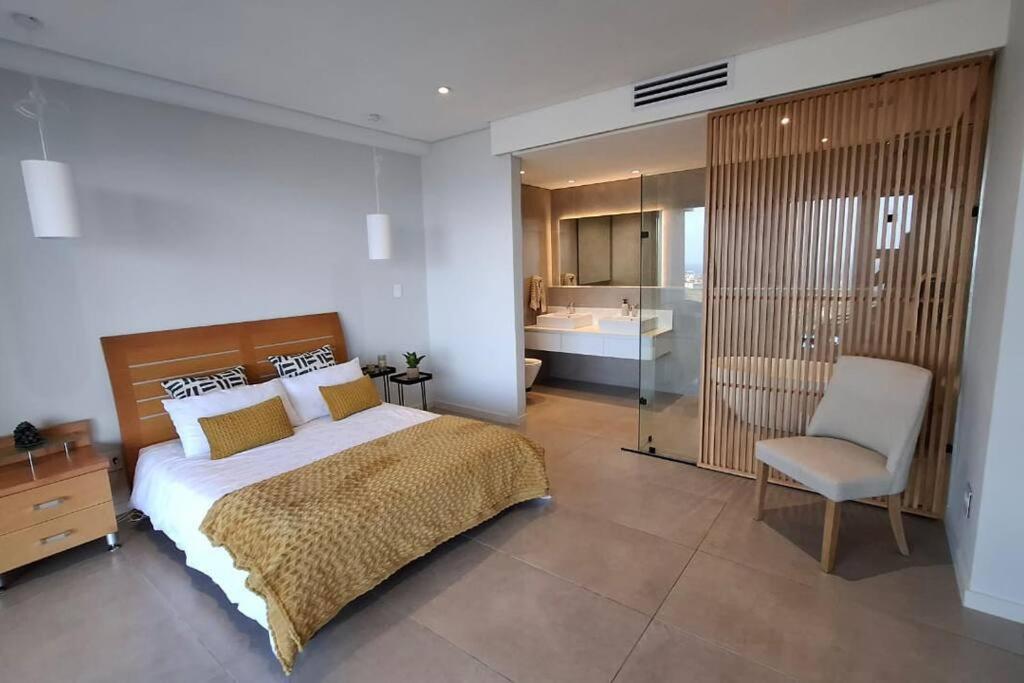 Ένα ή περισσότερα κρεβάτια σε δωμάτιο στο Modern 6 sleeper with seaviews