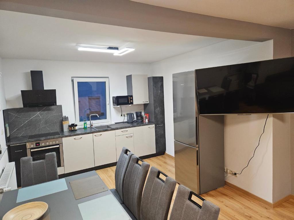 Η κουζίνα ή μικρή κουζίνα στο Ferienwohnung Heilbronn