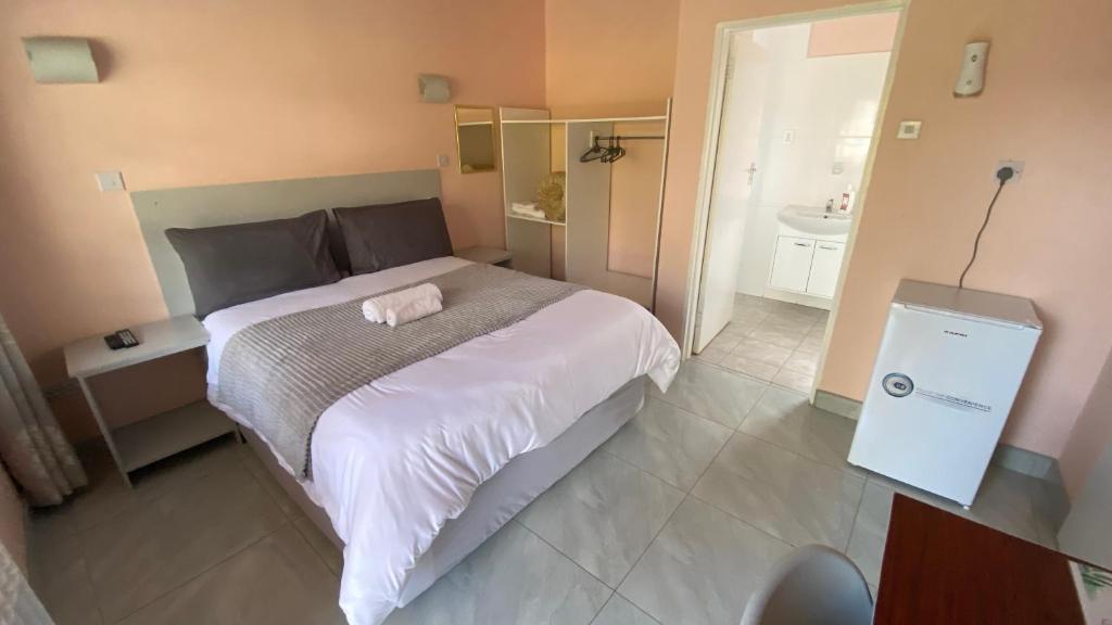 Lynns Guest House - Habitación Doble Con Baño Privado