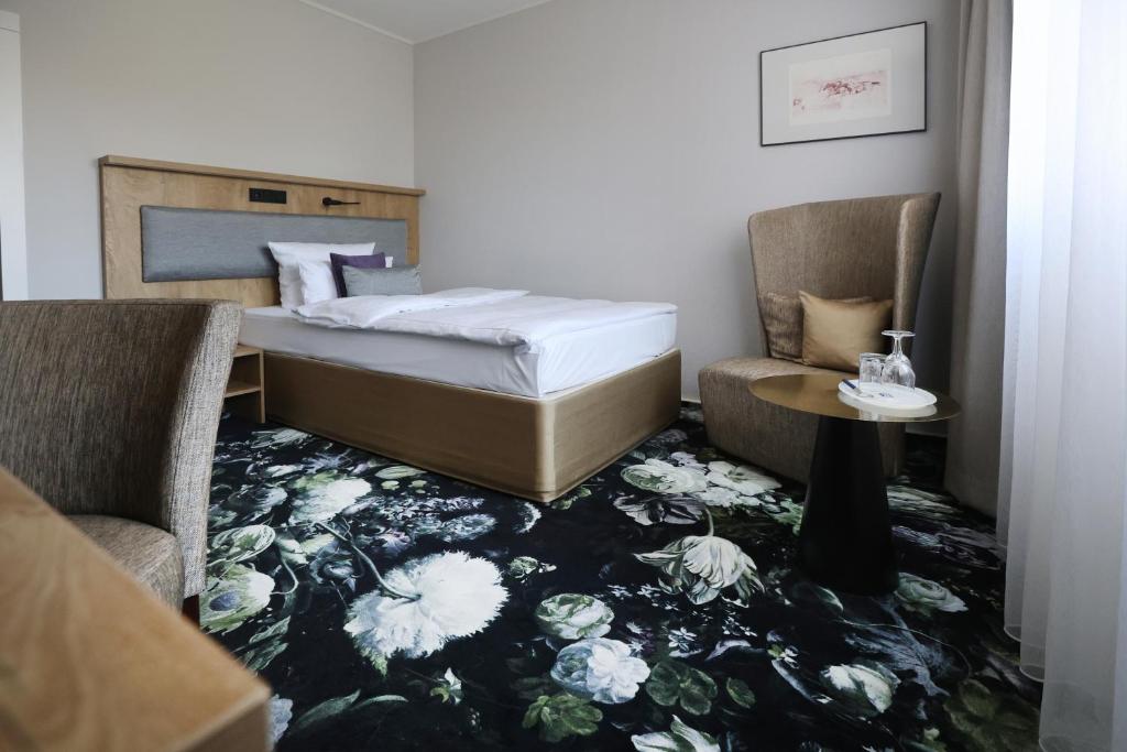 
Comfort Queen Room with Balcony
