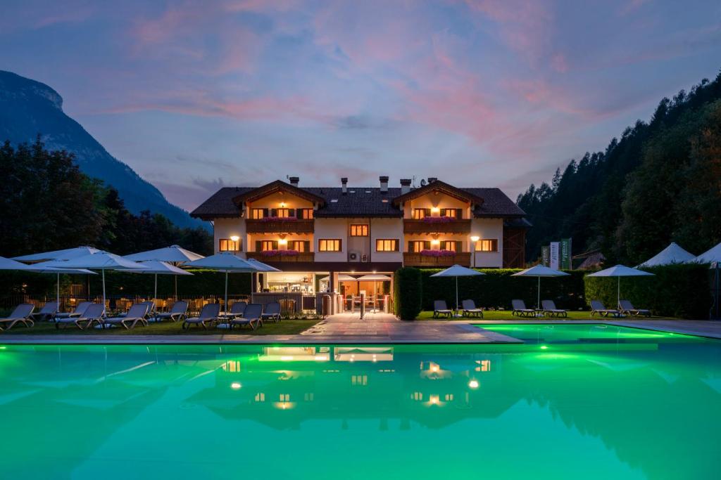 Bazén v ubytování Hotel La Maison Wellness & Spa nebo v jeho okolí