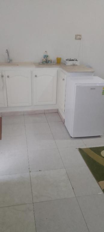 Kuchyň nebo kuchyňský kout v ubytování Uniquement pour famille 2