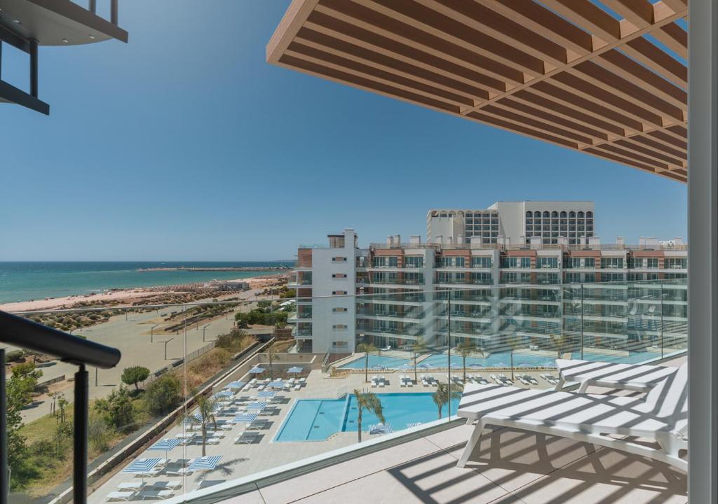 Nespecifikovaný výhled na moře nebo výhled na moře při pohledu z aparthotelu