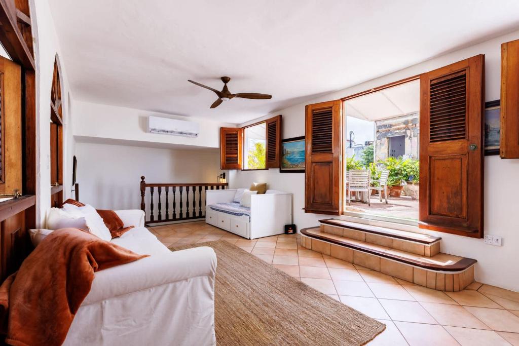 Image showcasing Luxe Top Floor Penthouse | Balcony | City Centre - Apartments for Rent ...