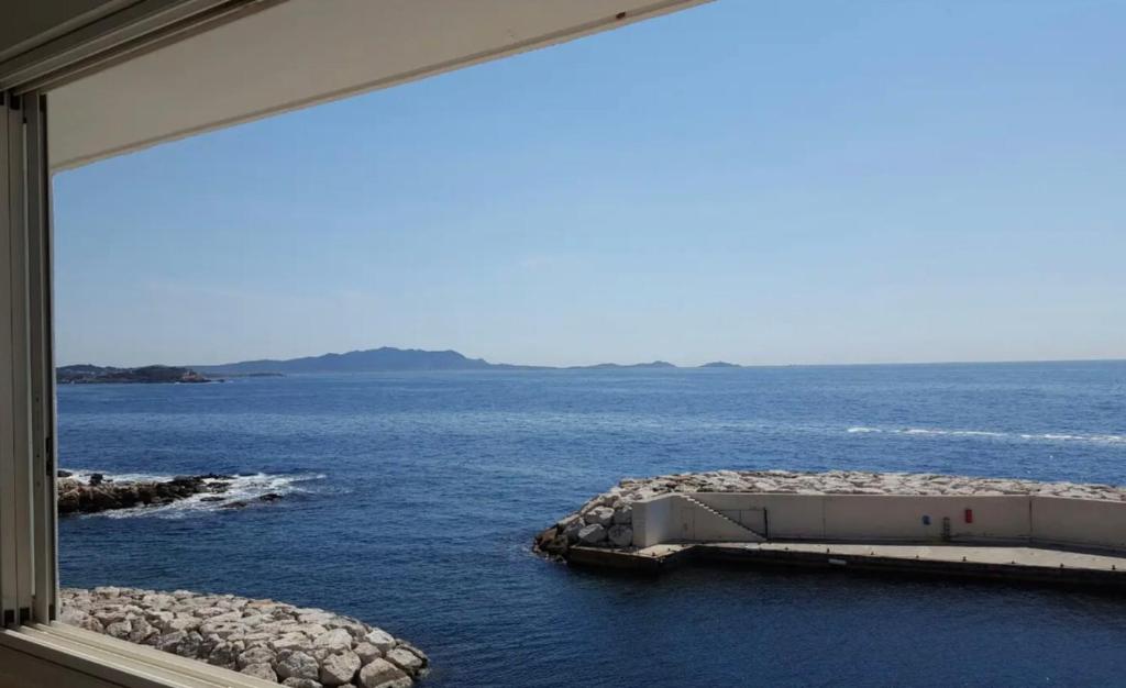 a view of the ocean from a window at Appart vue d'exception sur la mer in Bandol