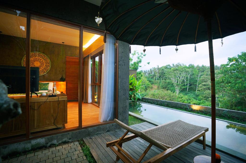 Balkón nebo terasa v ubytování The Shanti Graha Villas