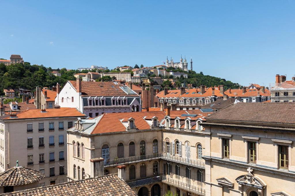 Nespecifikovaný výhled na destinaci Lyon nebo výhled na město při pohledu z apartmánu