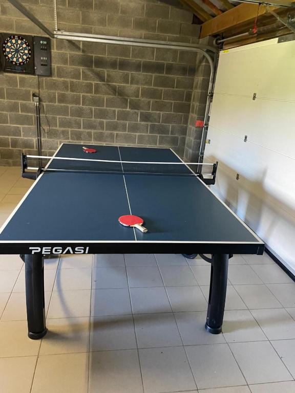 Stolní tenis v ubytování Le Gîte du Vieux Chêne nebo okolí