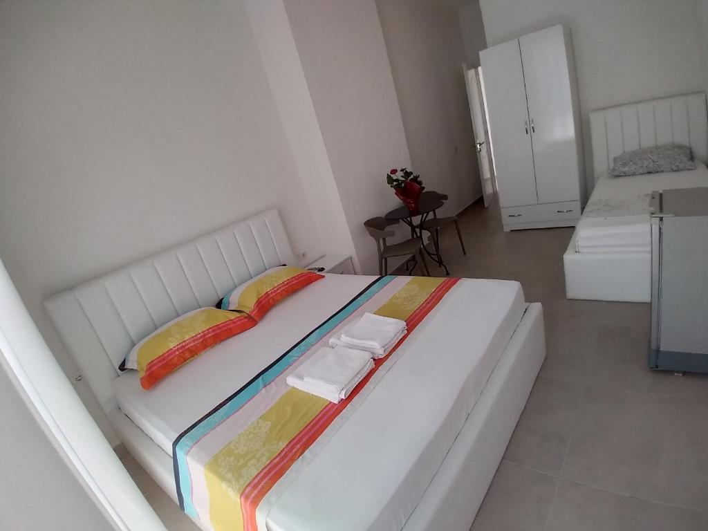 Postel nebo postele na pokoji v ubytování Arli Eris Rent rooms