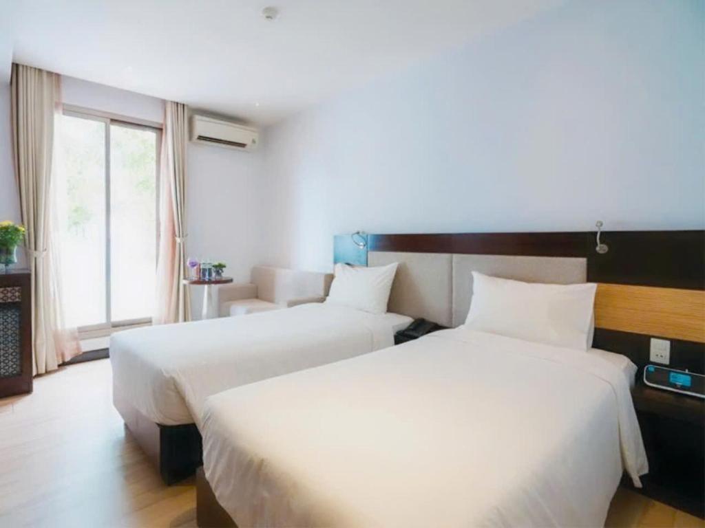 Postel nebo postele na pokoji v ubytování Dana Pearl Danang Hotel By HOS