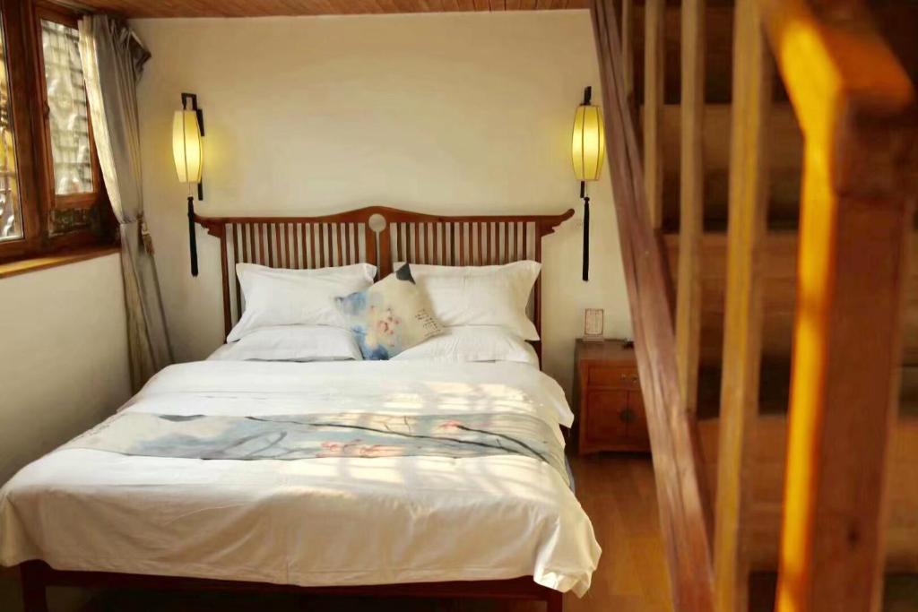 Postel nebo postele na pokoji v ubytování Pingyao Cloudy Guest House