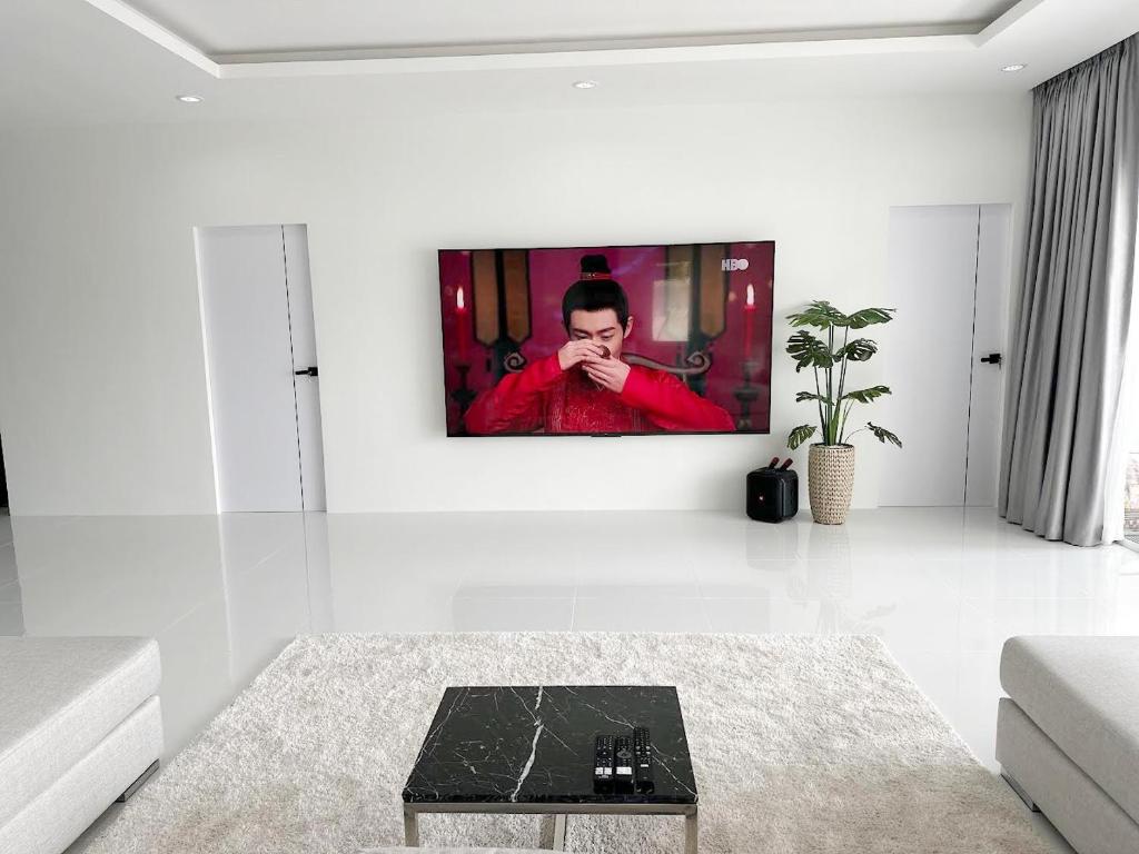 TV a/nebo společenská místnost v ubytování First Class Pool Villa Pattaya