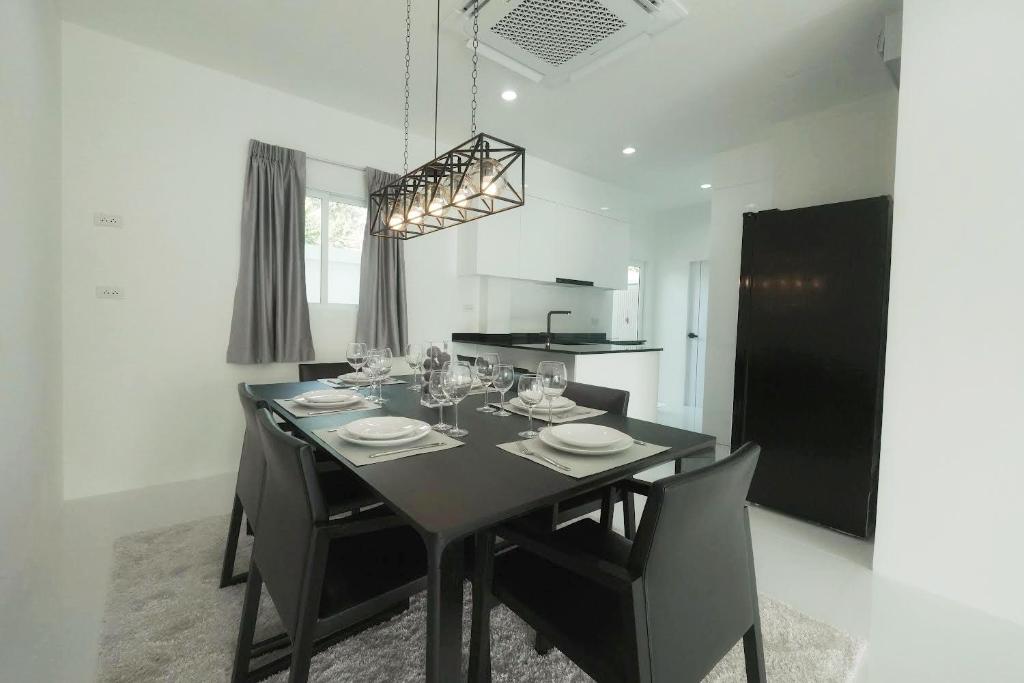Fotografie z fotogalerie ubytování First Class Pool Villa Pattaya v destinaci Nong Prue