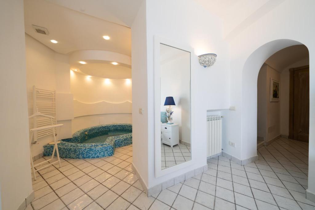 Ένα μπάνιο στο Relais Bijoux Ischia