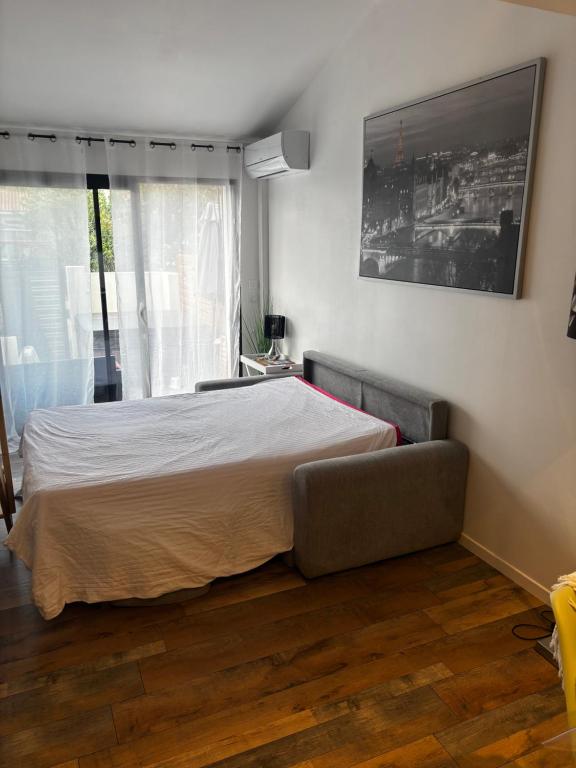 Postel nebo postele na pokoji v ubytování Logement du Sud avec Jacuzzi