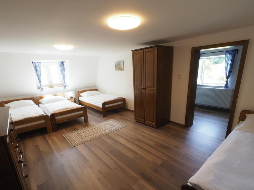 Postel nebo postele na pokoji v ubytování Chalupa U Tří cest