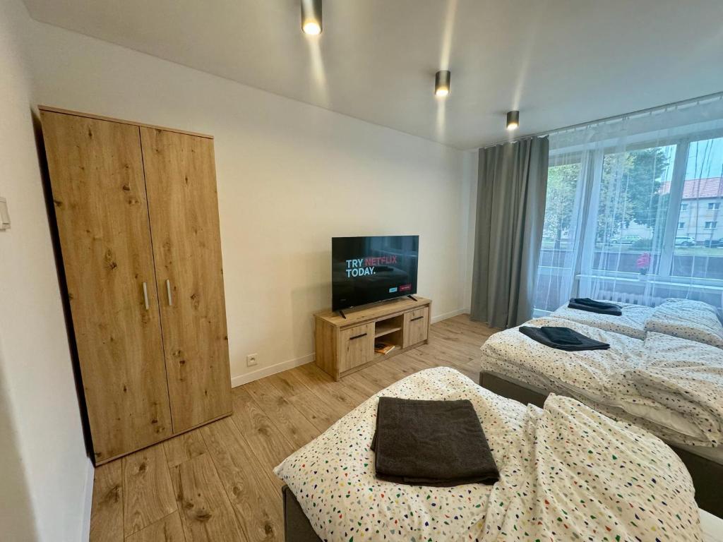 Postel nebo postele na pokoji v ubytování Apartmán Strážske s balkónom