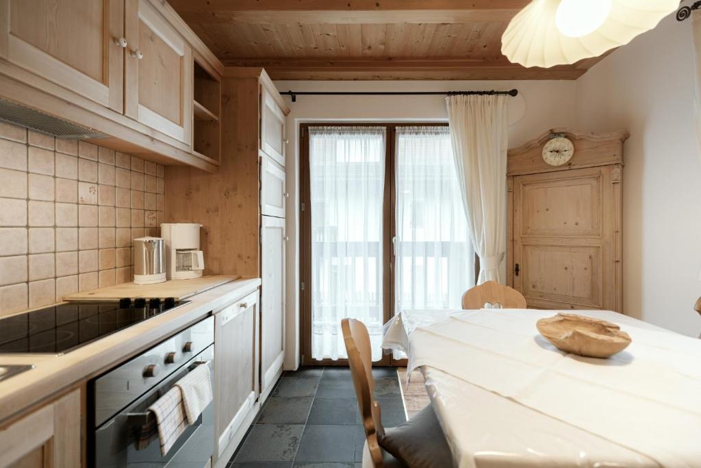 Kuchyňa alebo kuchynka v ubytovaní Apartments Isgla