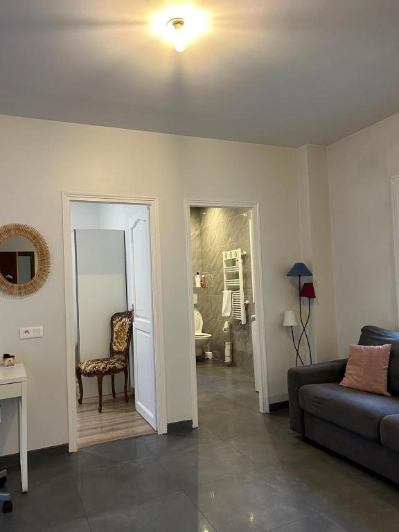 Phòng tắm tại Appartement Coconing situé à proximité de PARIS