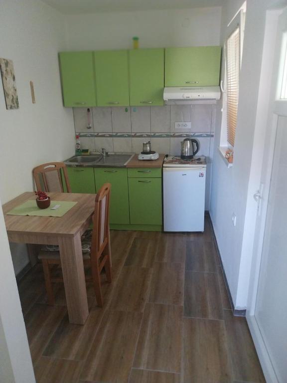 Kuchyň nebo kuchyňský kout v ubytování VILANATALIJA PANSION, APATIN